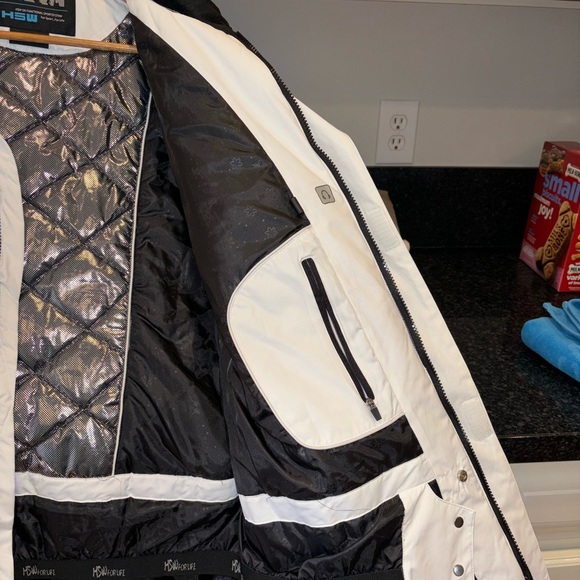 Women’s ski coat- NWOT bought for Utah last year and never wore. XL - Picture 6 of 6